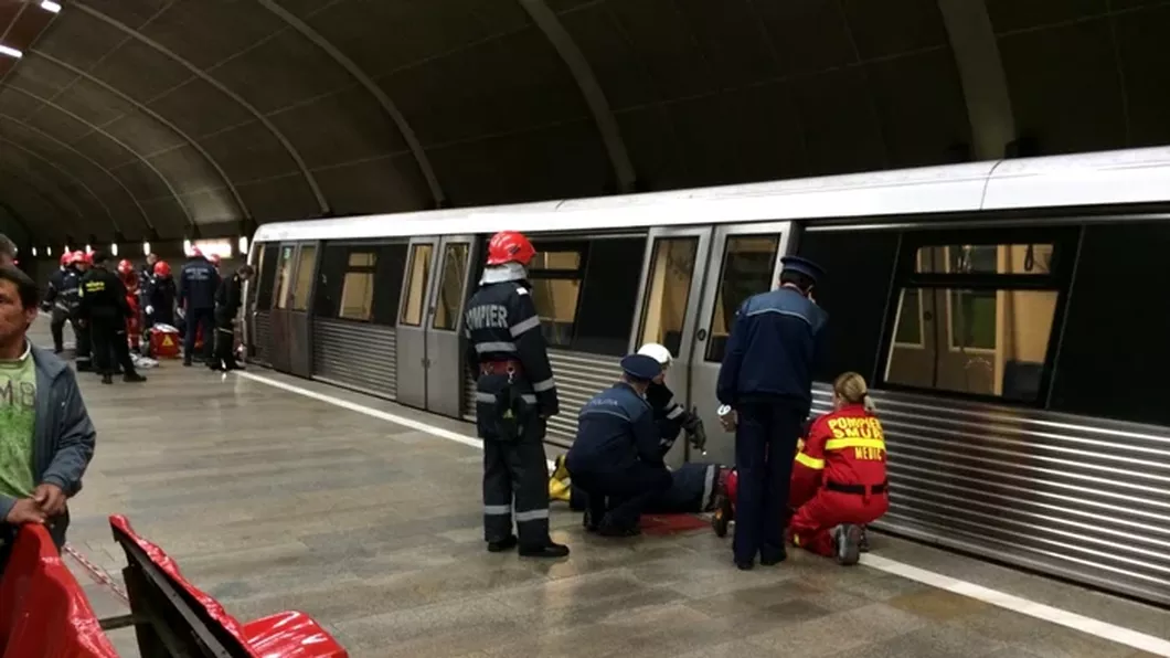 Un bărbat de 44 ani a murit după ce a ajuns sub un metrou în București
