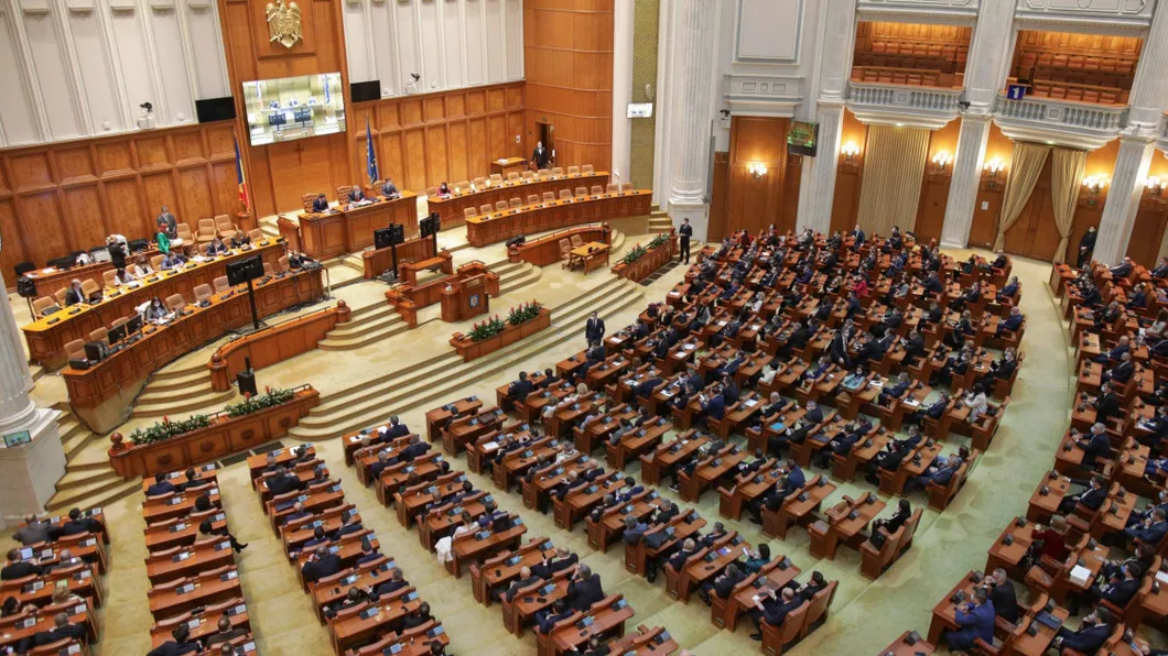 Camera Deputaților cumpără sute de scaune din piele și zeci de măsuțe de cafea în valoare de 13 milioane de lei