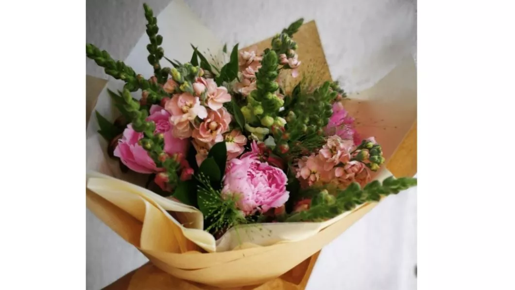 Aranjamente florale în stil minimalist frumusețea în simplitate