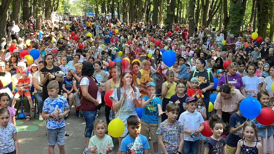 Ziua Copilului sărbătorită în Parcul Expoziției din Copou. Festivitate cu dulciuri și jocuri pentru copiii proveniți din familii defavorizate - GALERIE FOTO VIDEO