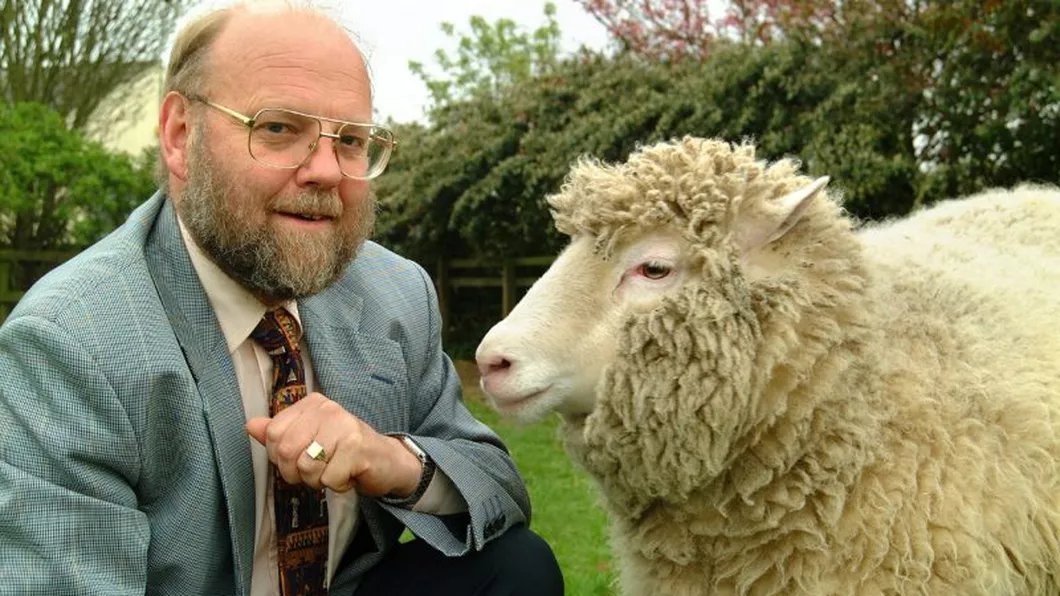 Ian Wilmut şeful echipei de cercetare care a clonat oaia Dolly a murit la vârsta de 79 de ani