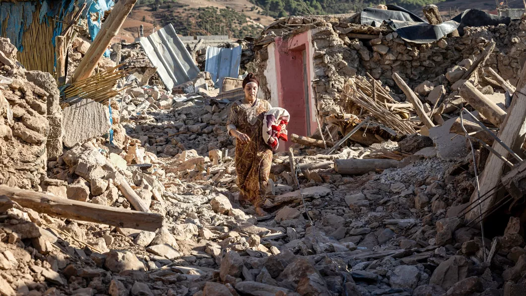 Imagini terifiante din Maroc după cutremur oamenii sapă cu mâinile goale printre dărâmături - VIDEO