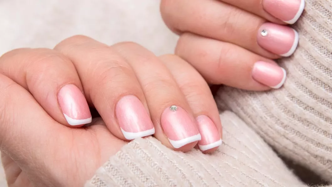 Modele de unghii french roz. Cum să atragi privirile tuturor cu o manichiură rafinată și elegantă