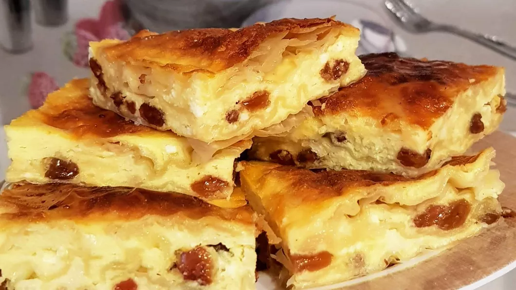 Rețetă plăcintă cu brânză dulce cu foi cumpărate. Cum să îi menții savoarea pentru mai mult timp