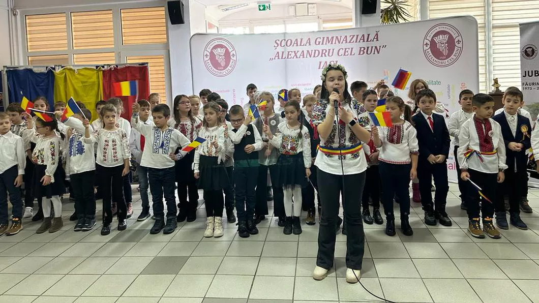 Activitate desfășurată la Școala Gimnazială Alexandru cel Bun Iași cu ocazia Zilei Naționale a României - FOTO