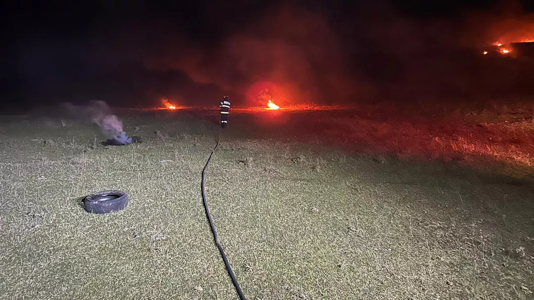 Incendiu în județul Iași. Mai multe cauciucuri au fost cuprinse de flăcări - FOTO