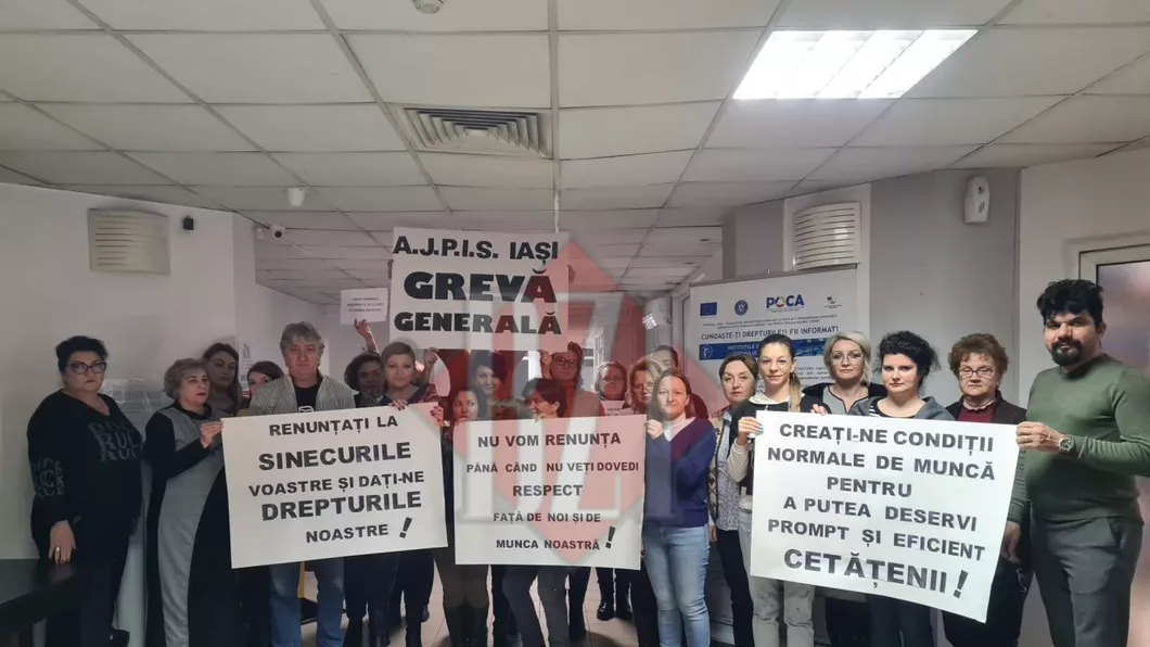 A doua zi de grevă generală la AJPIS AJOFM și ITM Iași - FOTO