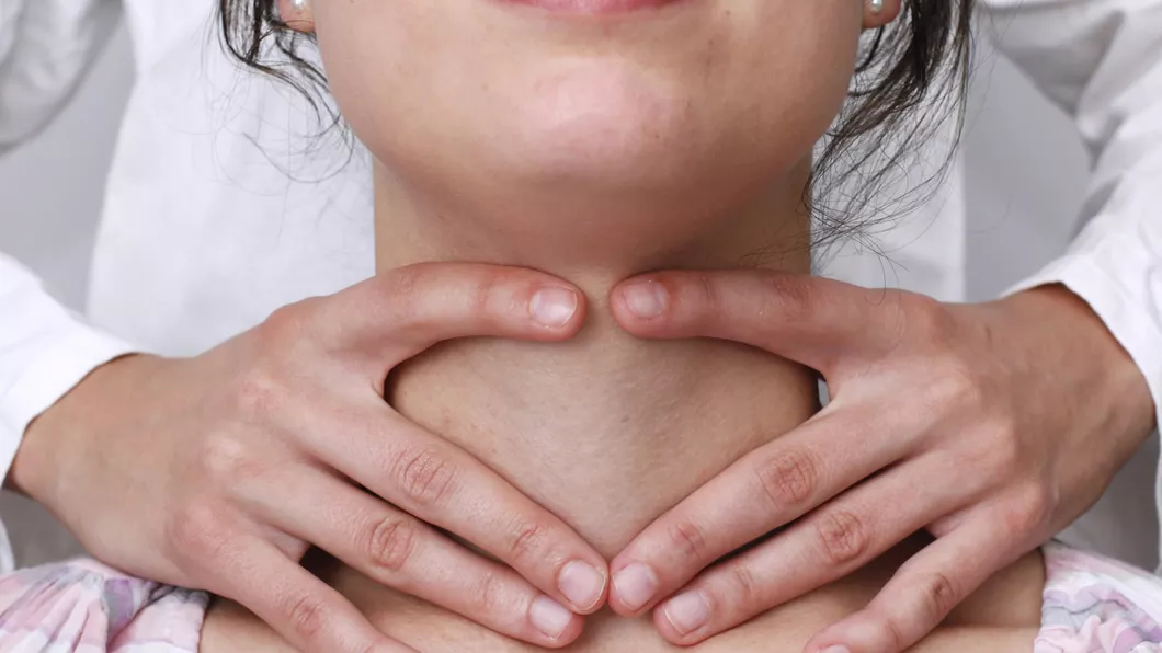 Gușa apare din cauza problemelor cu tiroida Ce răspuns au medicii la această întrebare