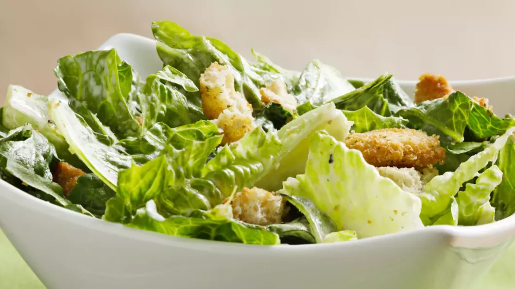 De ce spunem salata Caesar și nu Cezar Iată cea mai gustoasă rețetă