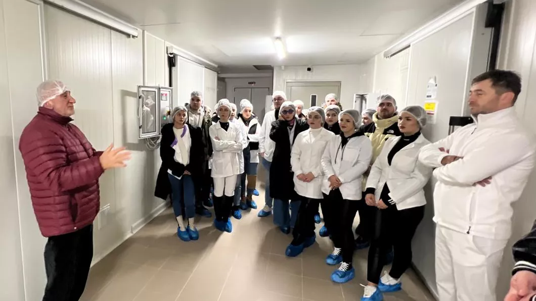 Studenții de la USV Iași au explorat tainele unității de procesare a produselor din carne Codrul Boieresc - FOTO