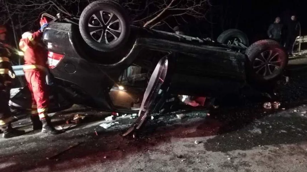 Accident rutier mortal în Mehedinți Șoferul a decedat pe loc după ce a pierdut controlul autoturismului și s-a izbit de un stâlp