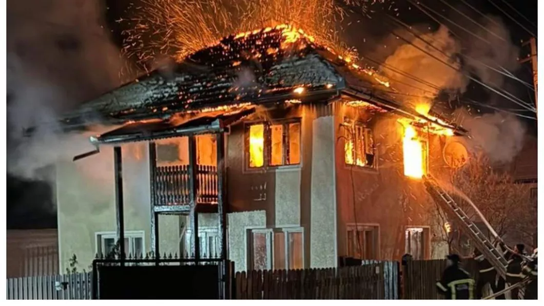Incendiu în Harghita Pompierii au găsit un bărbat decedat în propria casă