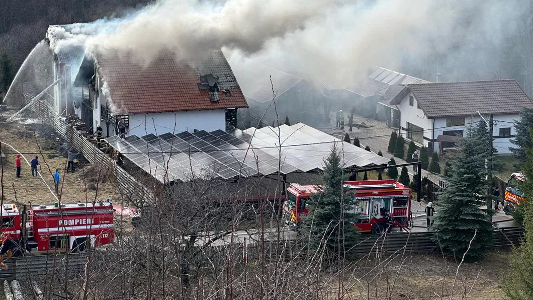 O pensiune turistică din comuna Mălini județul Suceava a fost cuprinsă de flăcări - FOTO VIDEO