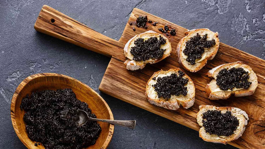 Prin ce se deosebesc icrele negre de caviar. Puțini oameni știu acest lucru