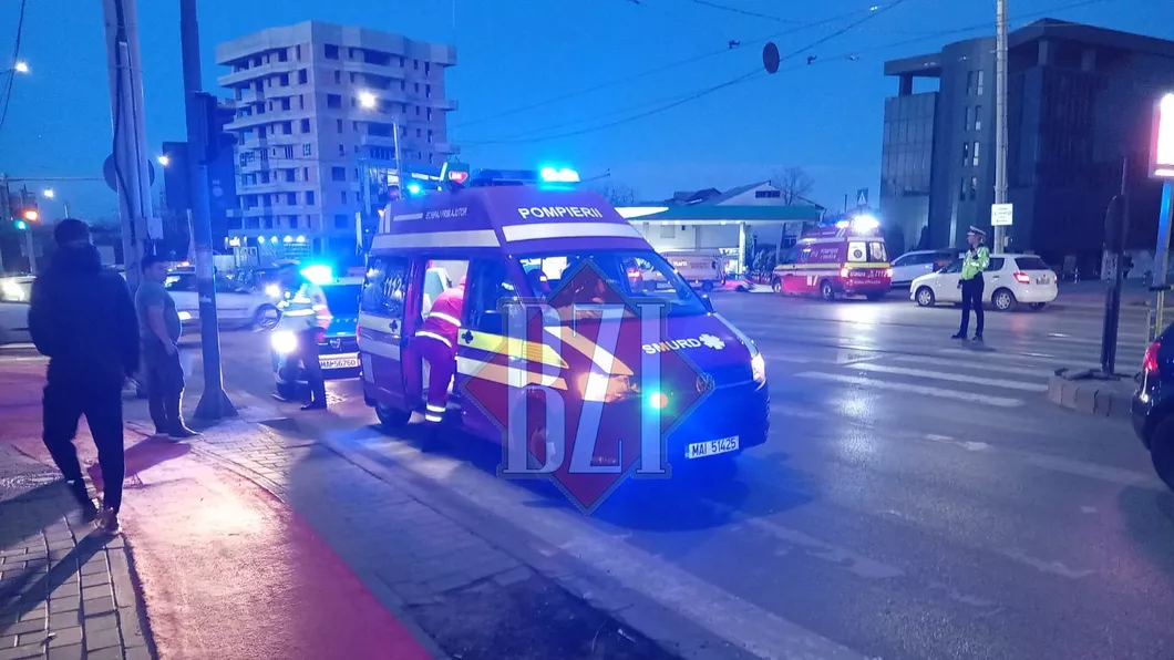 Accident rutier în municipiul Iași Două autoturisme au intrat în coliziune iar o persoană a ajuns la spital - EXCLUSIV FOTO