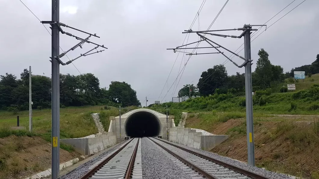 Se construiește cel mai mare tunel feroviar din România pe ruta Brașov-Sighișoara. Când vor fi gata lucrările