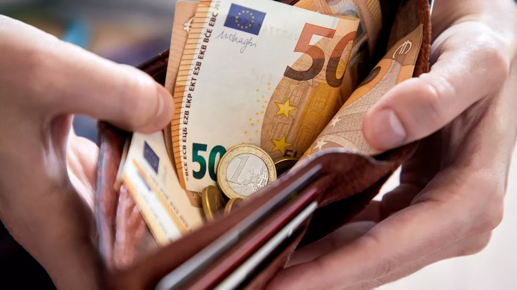 Se majorează salariul minim de la 1 aprilie. Ce categorie de români va beneficia de mărire
