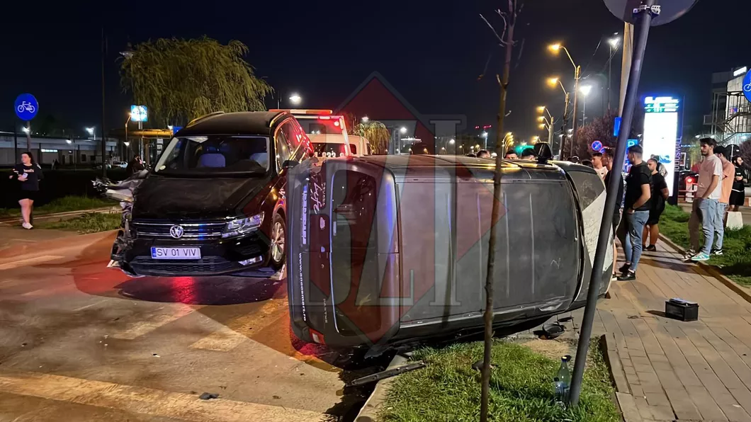 Accident rutier în Tudor Vladimirescu Trei autoturisme au intrat în coliziune iar o mașină s-a răsturnat - EXCLUSIV FOTOVIDEO UPDATE