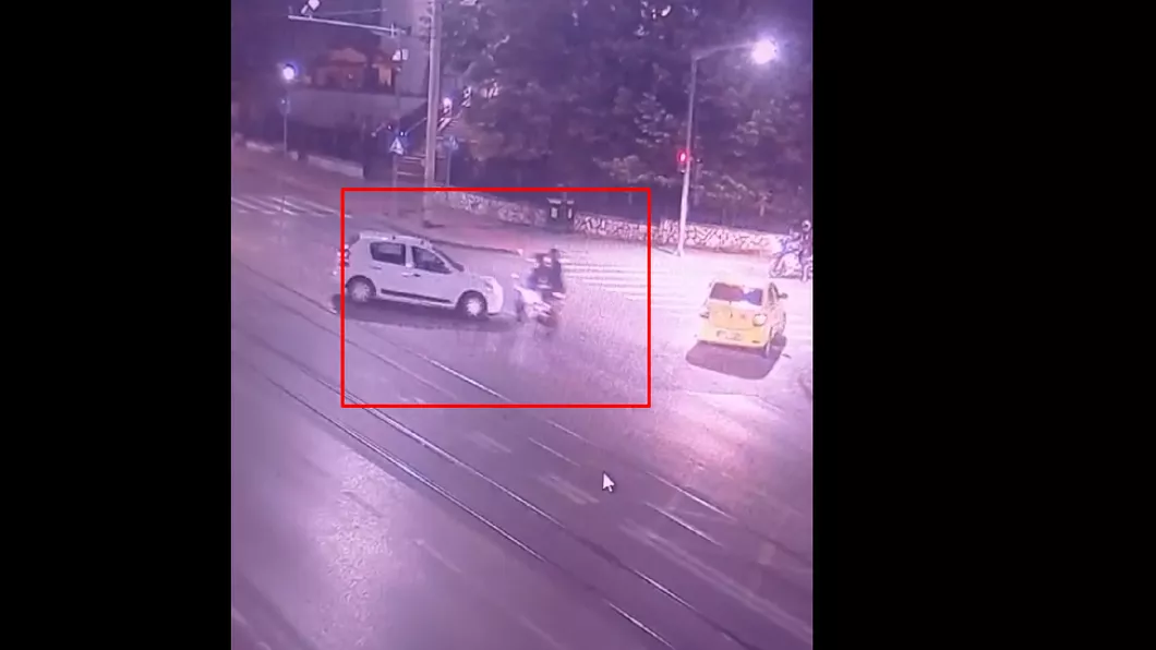 Iată momentul producerii accidentului rutier din Nicolina Un autoturism a intrat în coliziune cu o motocicletă - VIDEO UPDATE