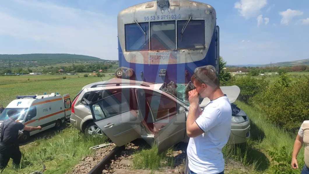 Accident feroviar grav la Iași Un autoturism a fost lovit de tren - UPDATE EXCLUSIV FOTO VIDEO
