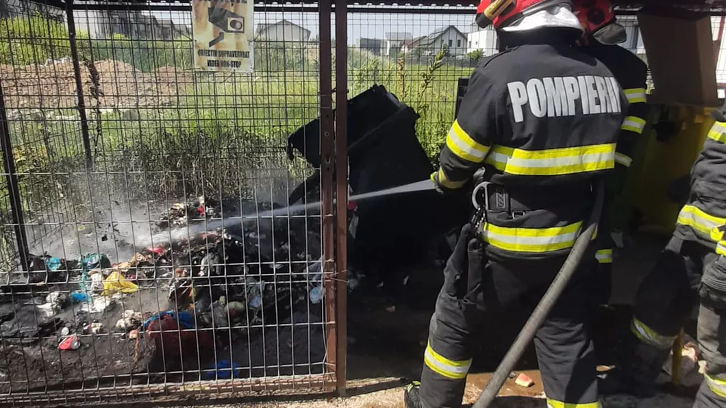 Incendiu la un punct de colectare al deşeurilor din Iaşi. Pompierii intervin cu mai multe echipaje - FOTO UPDATE