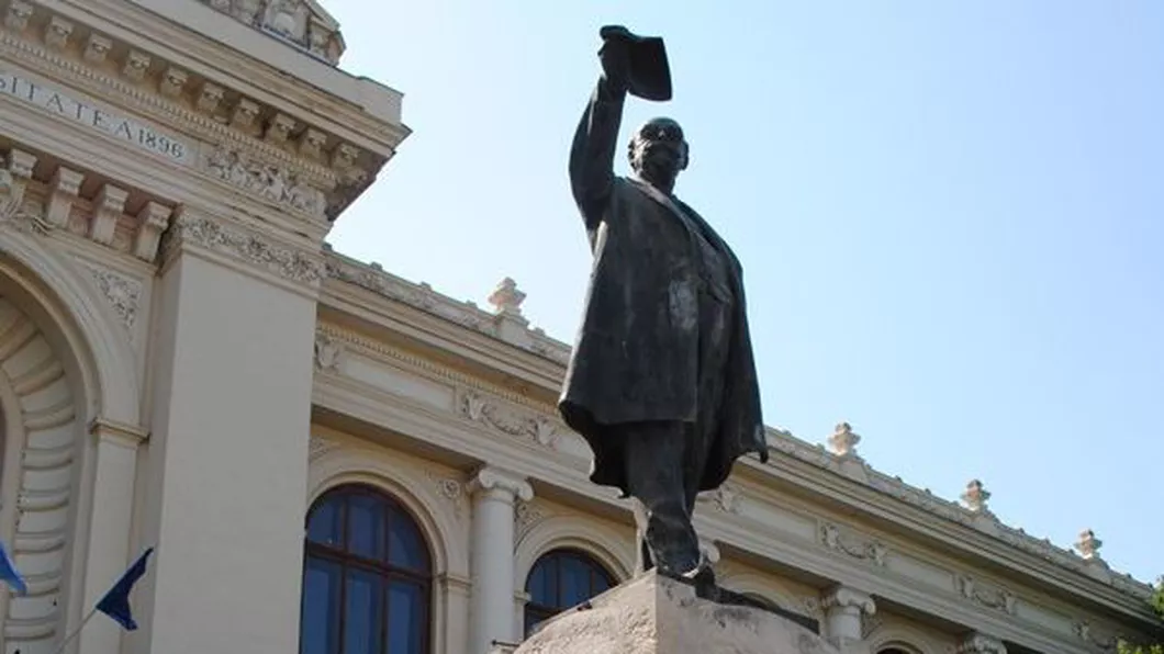 Statuia Mihail Kogalniceanu Iasi