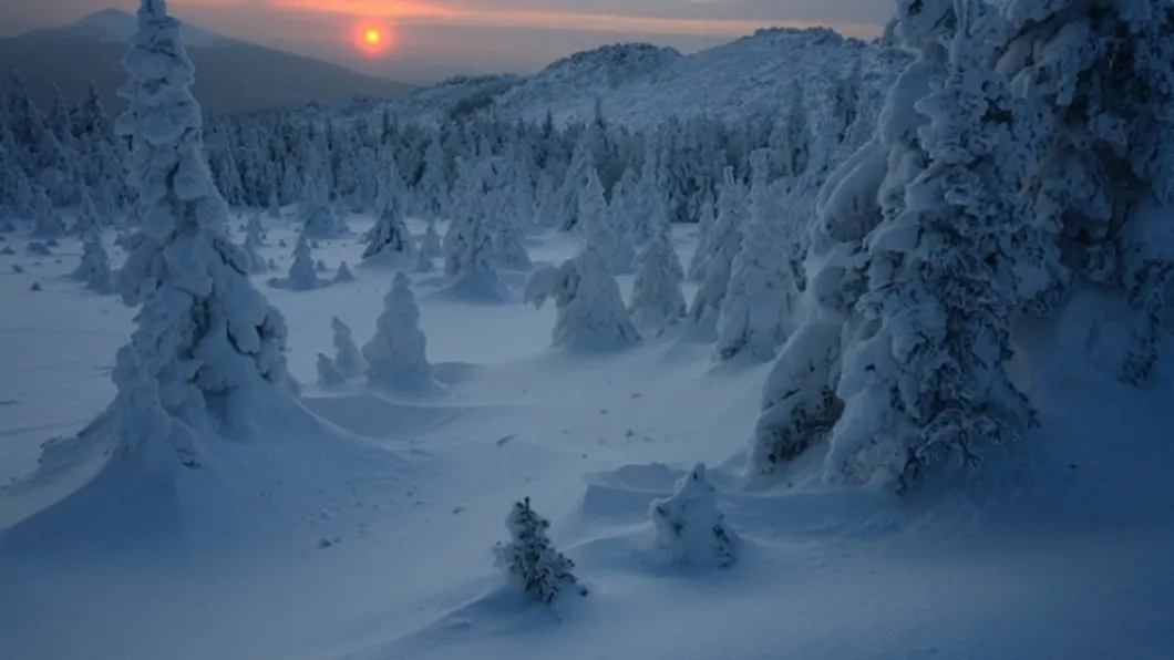 Iarna de poveste in Muntii Ural - FOTO