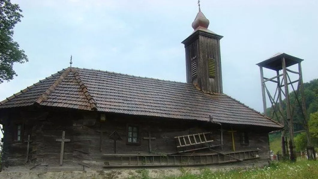 Biserica de lemn din Corbesti Arad - FOTO