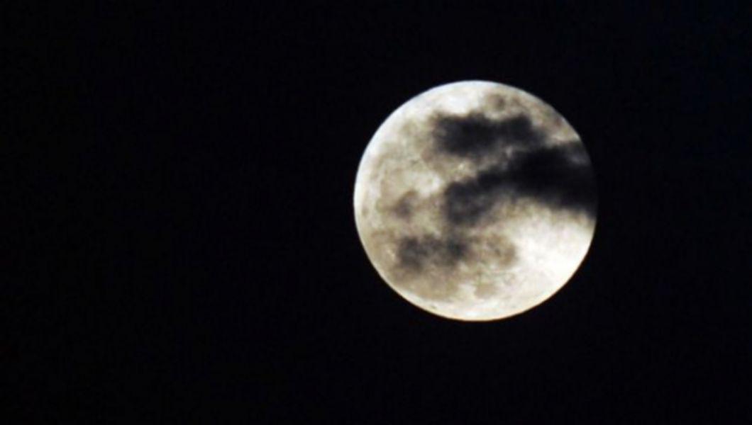 Luna Plina Mai Stralucitoare Si Mai Aproape De Pamant Ca Niciodata Galerie Foto Buna Ziua Iasi Bzi Ro
