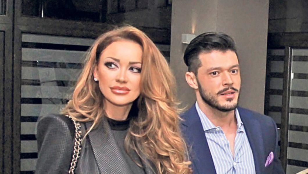 Bianca Dragusanu Si Victor Slav Au Ajuns De Urgenta La Spital Cu Micuta Sofia Ce A Patit Fetita Foto Buna Ziua Iasi Bzi Ro