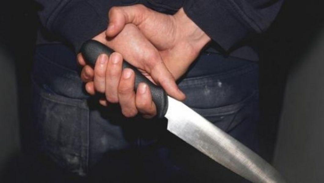 Si A Infipt Un Cutit In Inima Dupa Ce Si A Injunghiat Iubita Bzi Ro