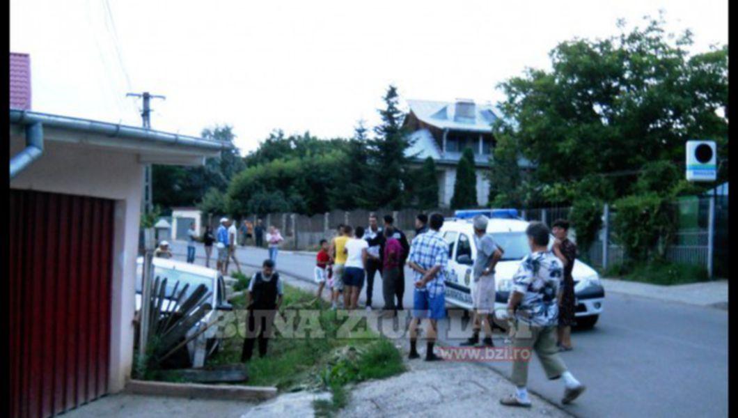 Exclusiv Accident Rutier In Valea Adanca Un Sofer A Spulberat Un Gard Incercand Sa Evite Un Copil Foto Bzi Ro