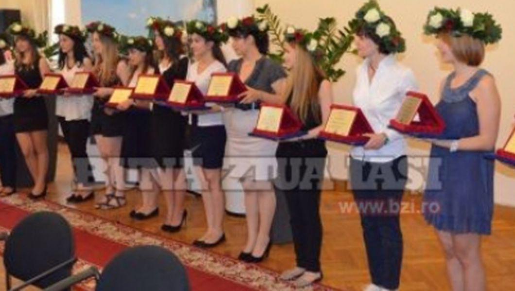 Caz Exceptional Intr Un Mare Colegiu Din Iasi Acesti Elevi Intra In Galeria Mintilor Sclipitoare Ale Iasului Galerie Foto Buna Ziua Iasi Bzi Ro