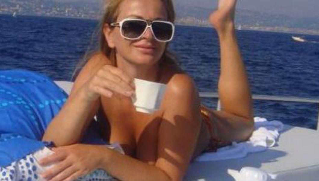 Delia Antal In Sanii Goi Pe Iaht Foto Buna Ziua Iasi Bzi Ro