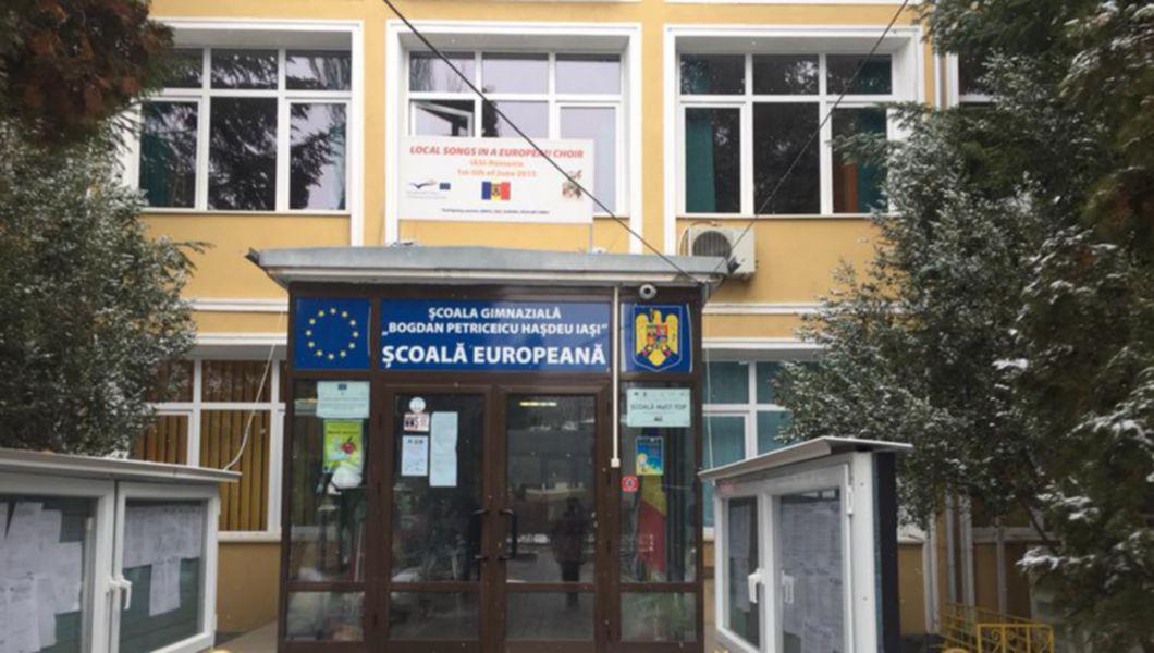 La 160 De Ani De La Unirea Principatelor Ambasadorii Unirii Au Ajuns La Scoala Gimnaziala Bogdan Petriceicu Hasdeu Din Iasi Buna Ziua Iasi Bzi Ro