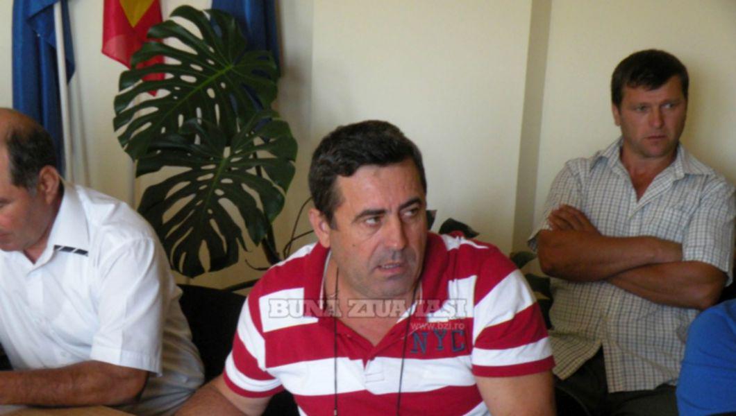 Un Scandalagiu Si Acolitii Sai Au Blocat Comarna Cetatenii Au