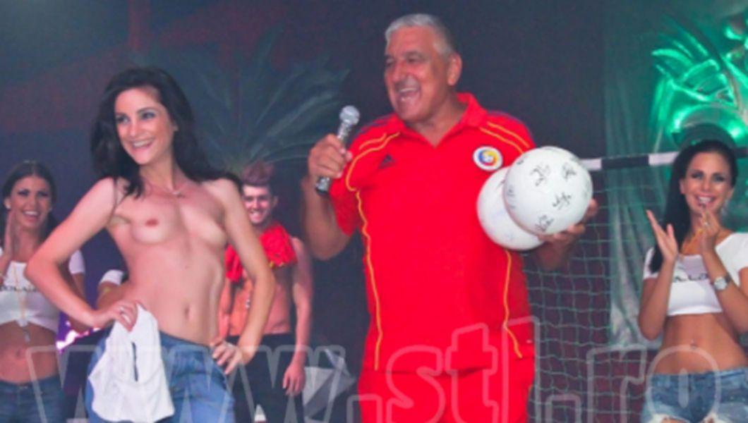 Rica Raducanu Cu Zambetul Pana La Urechi Printre Fete Cu Sanii Goi Foto Buna Ziua Iasi Bzi Ro