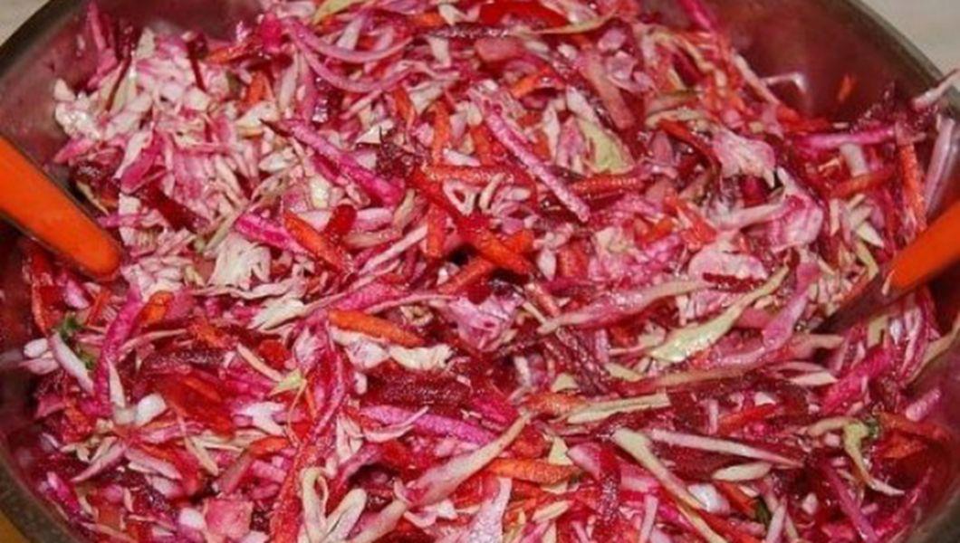 Salata Facuta Din Sfecla Rosie Ceapa Si Gogosari Sanatoasa Si Gustoasa In Zilele De Iarna Buna Ziua Iasi Bzi Ro