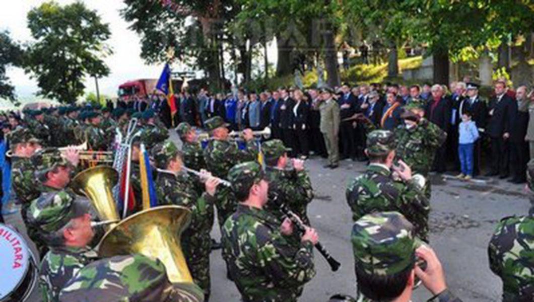 Mii De Oameni Participa La Manifestarile De La Mormantul Lui Avram Iancu Buna Ziua Iasi Bzi Ro