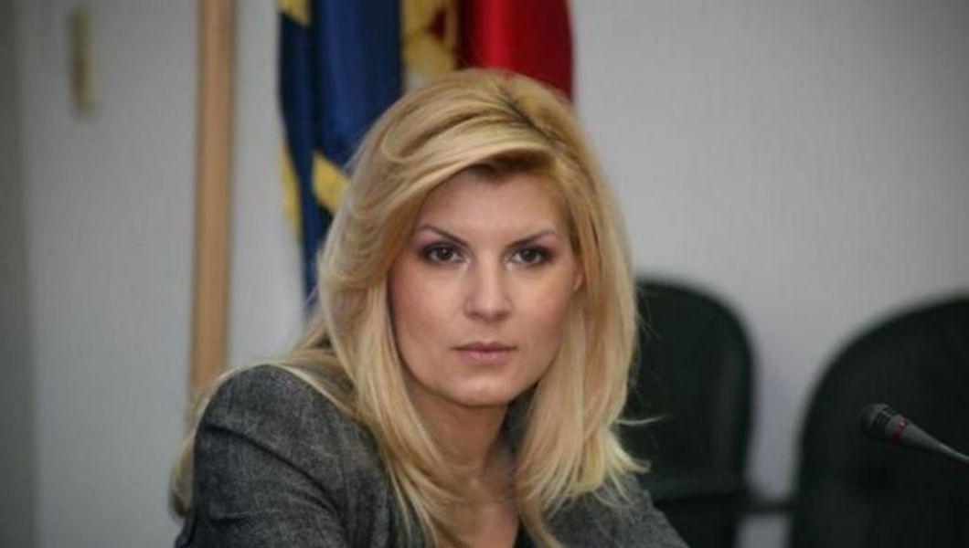 Steagul Romaniei Arborat La Maternitatea Din Costa Rica Cand A Nascut Elena Udrea Bzi Ro