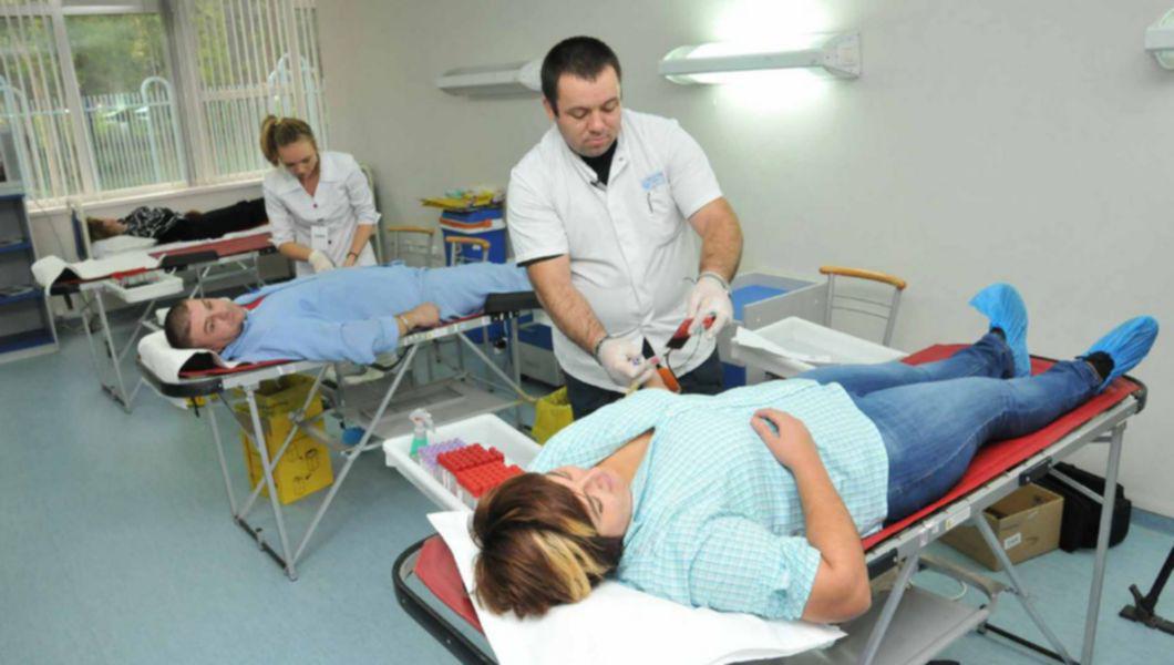 Angajatii De La Antibiotice Ajuta Centrul De Transfuzii Iasi Buna Ziua Iasi Bzi Ro