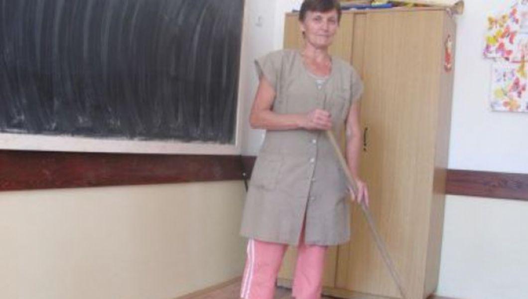 Un Profesor Debutant Cistiga Cit O Femeie De Servici Bzi Ro