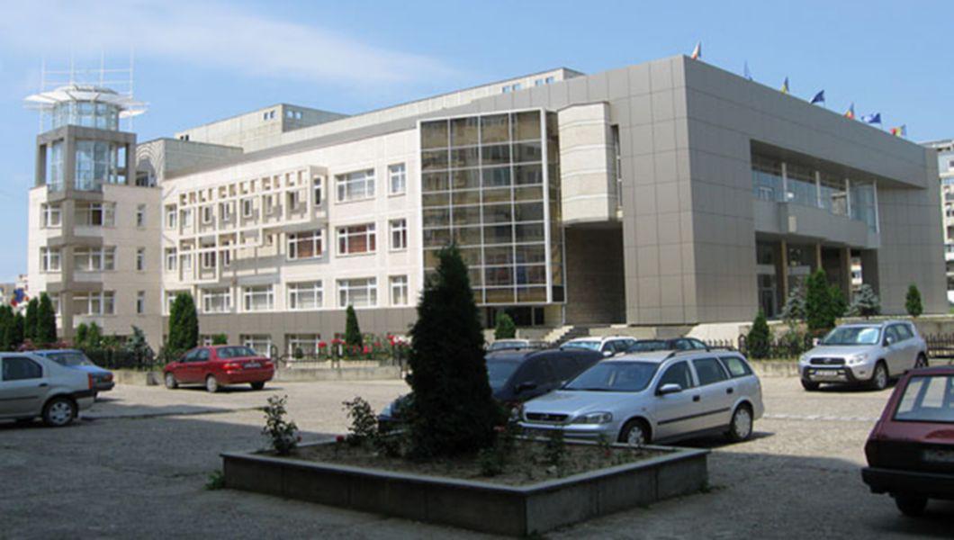 La Zeci De Angajati Din Primaria Pascani Le Au Fost Taiate Salariile Bzi Ro