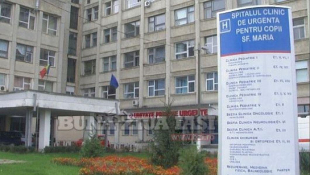 Haos In Parcarea De La Spitalul Sf Maria In Tot Acest Timp Directorul Administrativ Sta La Tigari Cu Paznicii Buna Ziua Iasi Bzi Ro