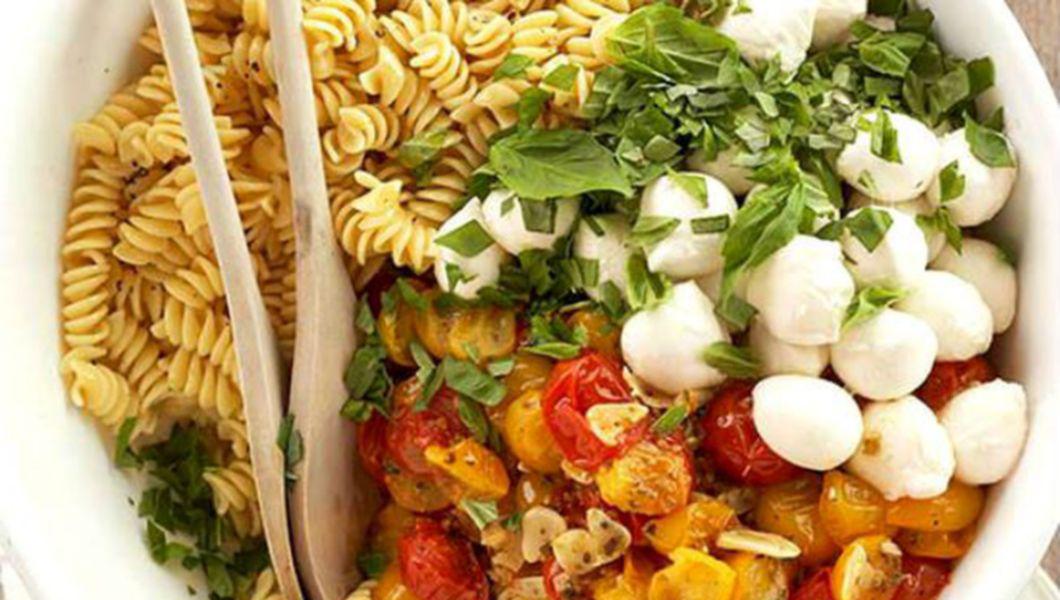 Salata De Paste Cu Rosii Coapte Si Mozzarella Buna Ziua Iasi Bzi Ro
