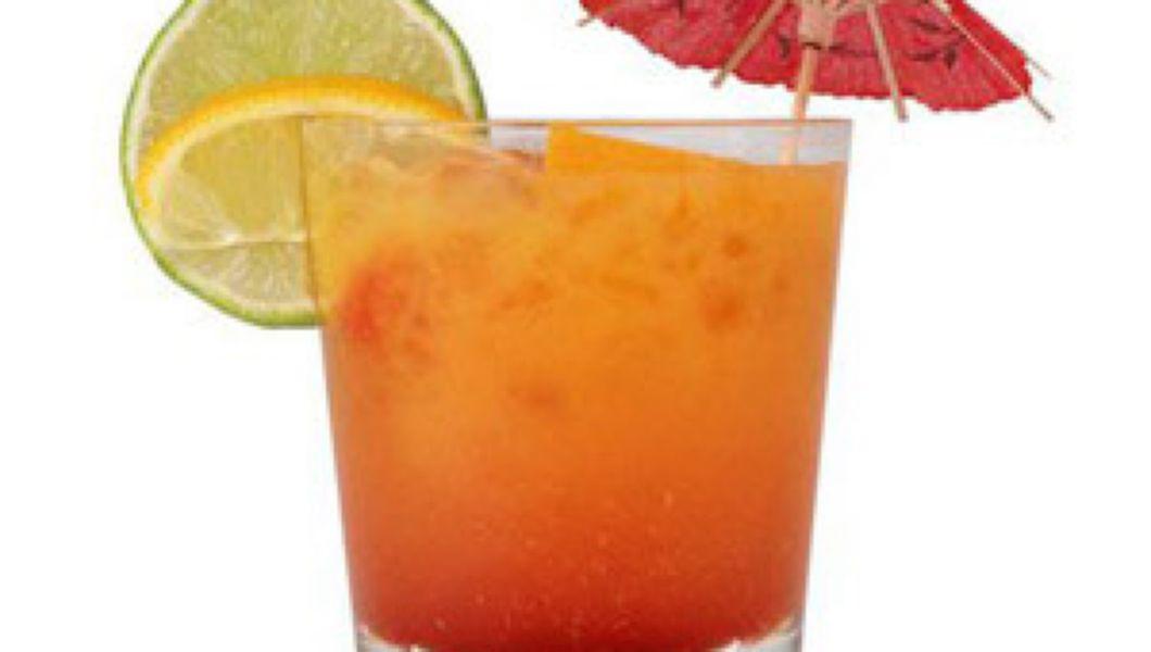 Cocktail Cu Rom Si Suc De Ananas Bzi Ro