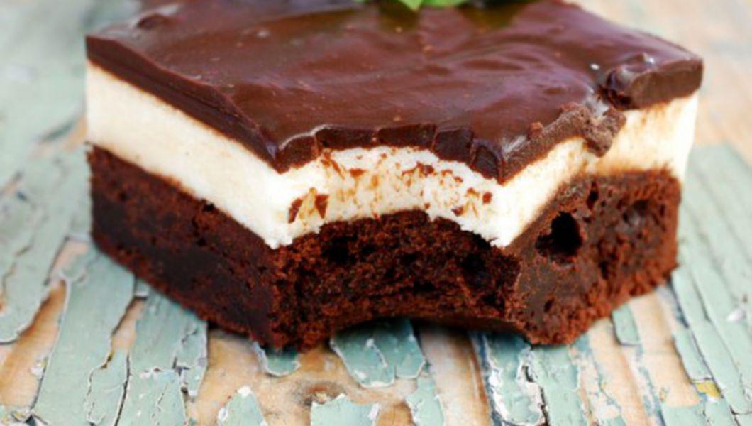 Tort Negresa Cu Crema De Branza Si Ciocolata Retete Culinare Cu Laura Sava Cele Mai Bune Retete Pentru Intreaga Familie Dessert Recipes Desserts Cake Desserts