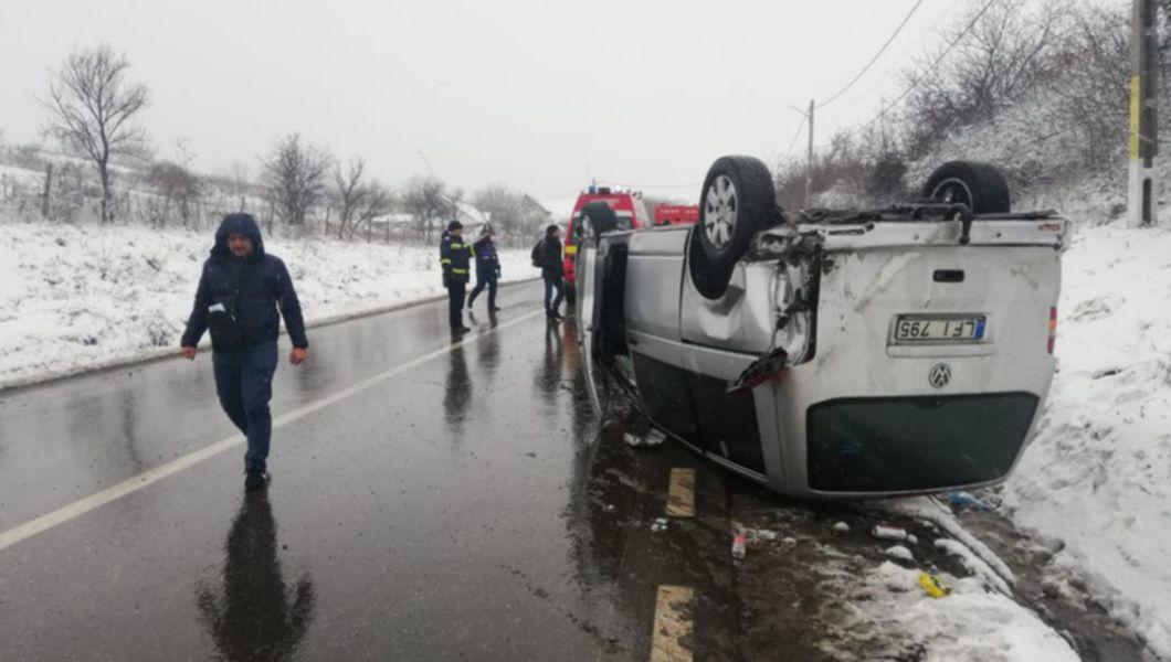 Exclusiv Accident Rutier In Judeţul Iasi Un Microbuz Cu 10 Persoane S A Răsturnat Update Galerie Foto Buna Ziua Iasi Bzi Ro