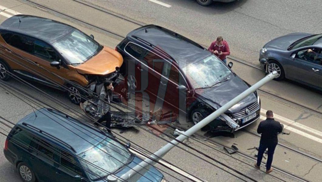 Exclusiv Accident Rutier In Municipiul Iasi Au Fost Implicate Două Masini Foto Update Video Buna Ziua Iasi Bzi Ro