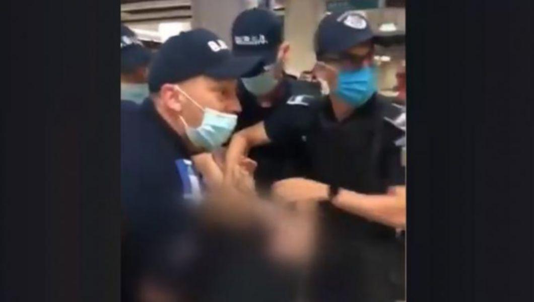 Scandal la metroul din Capitală. Un călător care nu purta masca corespunzător, amendat de jandarmi - VIDEO